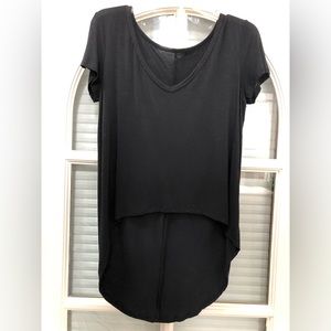 🖤 Black High-Low Hem Top.